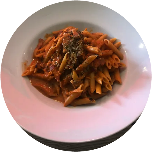Assiette de penne à la sauce tomate