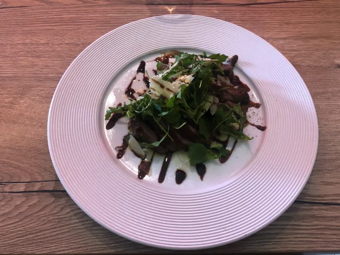 Tagliata de bœuf, roquette et parmesan